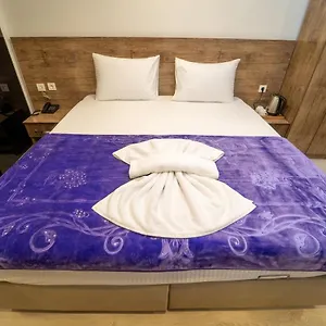 3* Otel Zin